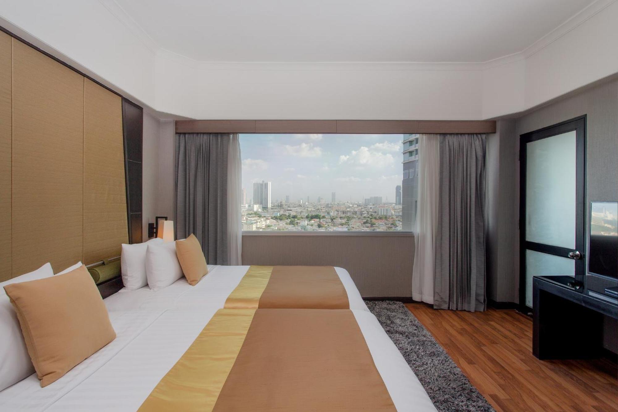 होटल Ramada Plaza By Wyndham Menam Riverside 5*