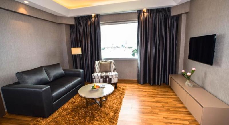 Ramada Plaza By Wyndham Menam Riverside होटल Bangkok